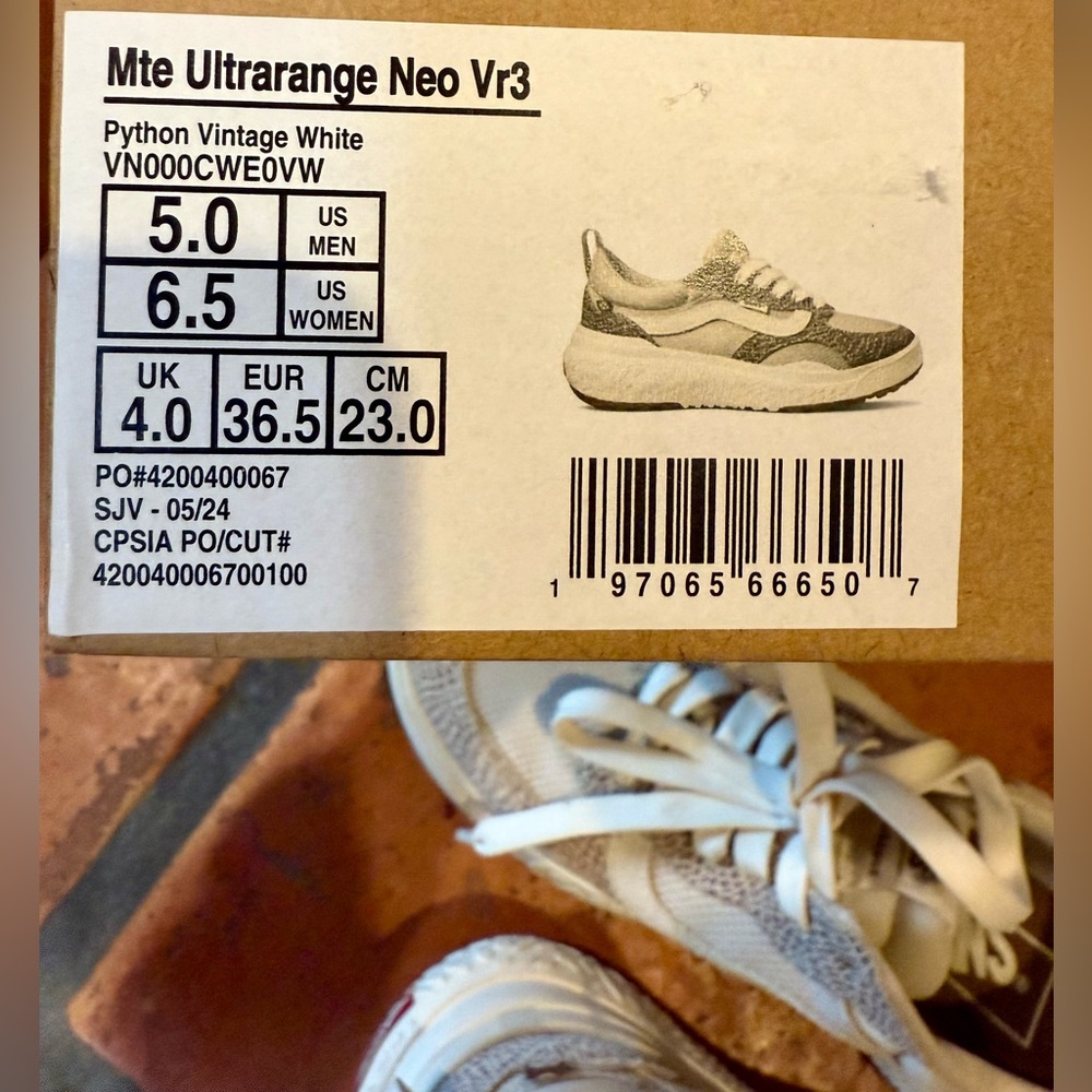 Vans MTE Ultrarange Neo VR3 in Python Vintage White Unisex W6.5 / M5 - Picture 11 of 14